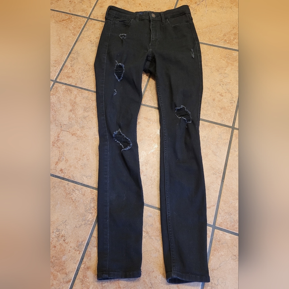 Hollister Ragged Jeans! Size: W-25! L-28!